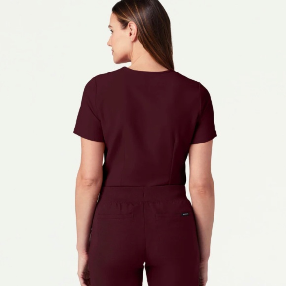 Jaanuu Rhena Women's 1-Pocket Classic V-Neck Scrub Top, XS - Picture 3 of 4